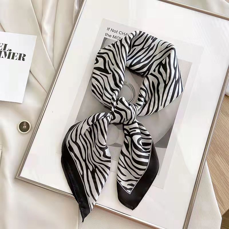 موضة جديدة زيبرا مطبوعة وشاح م - مراجعة Silk Scarf Square وسعره