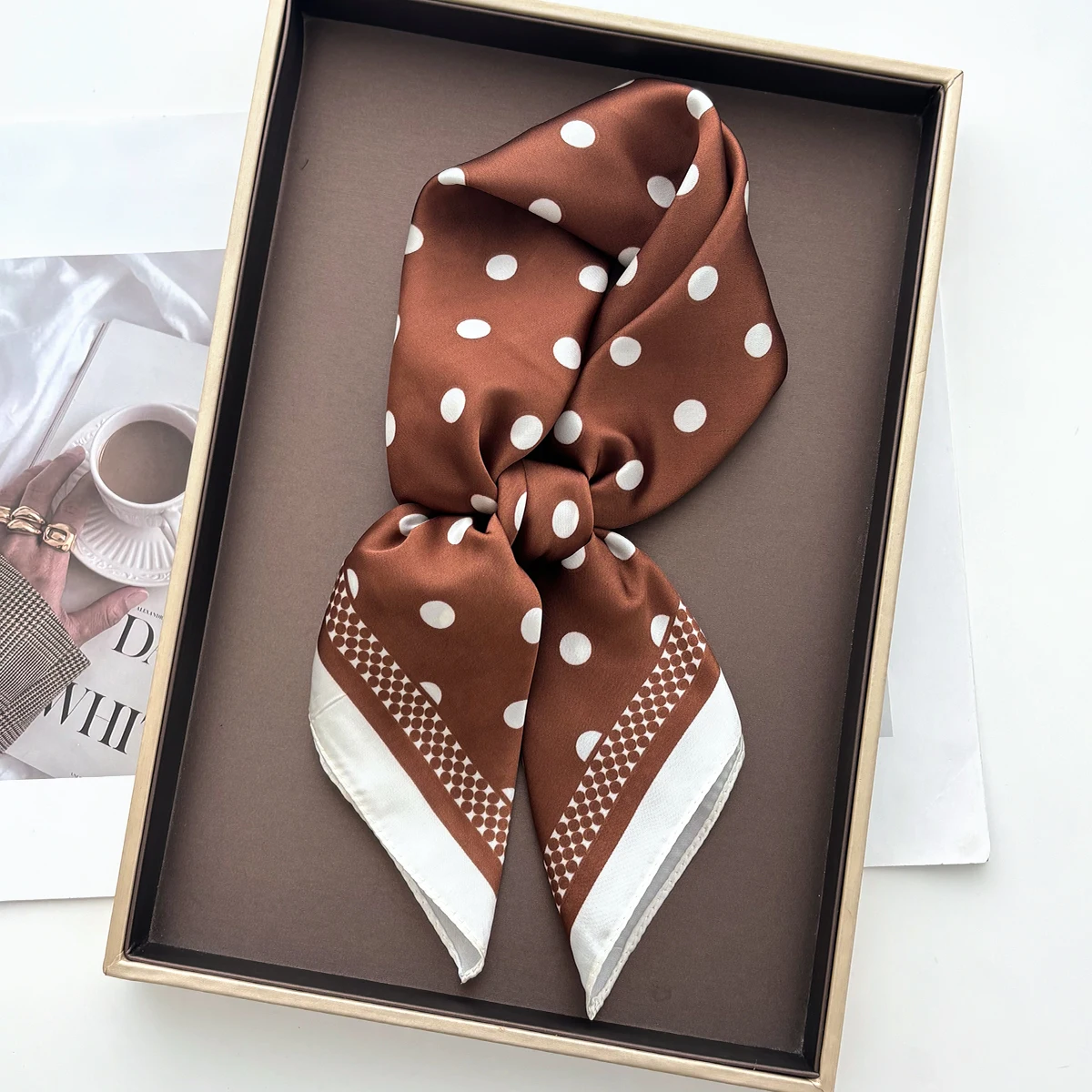 وشاح نسائي أنيق من الساتان الن - مراجعة Silk Scarf Square وسعره